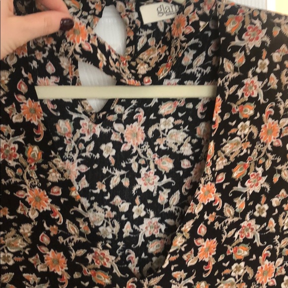 Cut out blouse - Picture 2 of 3